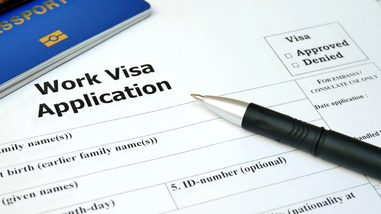 Un formulario de visa de trabajo.