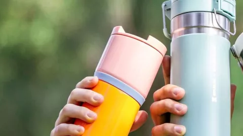 Starbucks regalará un vaso para todos los clientes