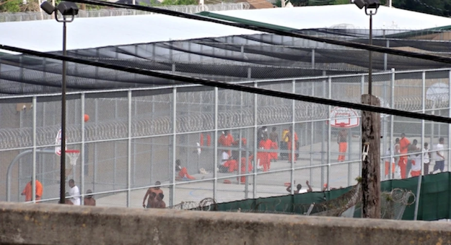 El alguacil tampoco no permitirá que el ICE investigue el estatus migratorio de un detenido en la prisión sin una orden de la corte