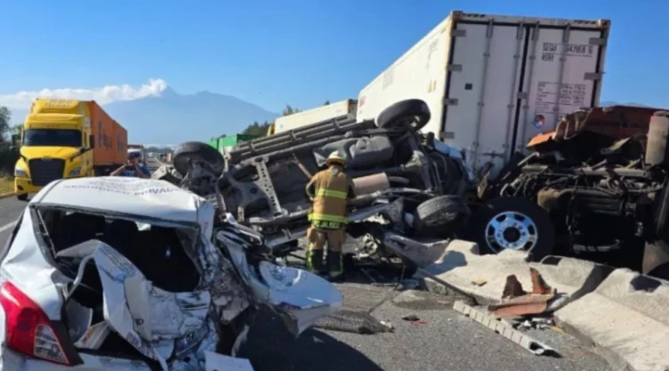 Choque múltiple colapsa autopista Guadalajara Colima: Emergencia carambola heridos caos vial HOY 3 DICIEMBRE