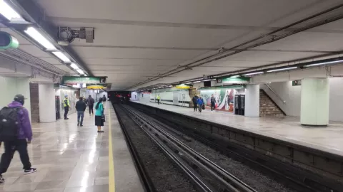 Líneas del Metro CDMX con retrasos y aglomeraciones
