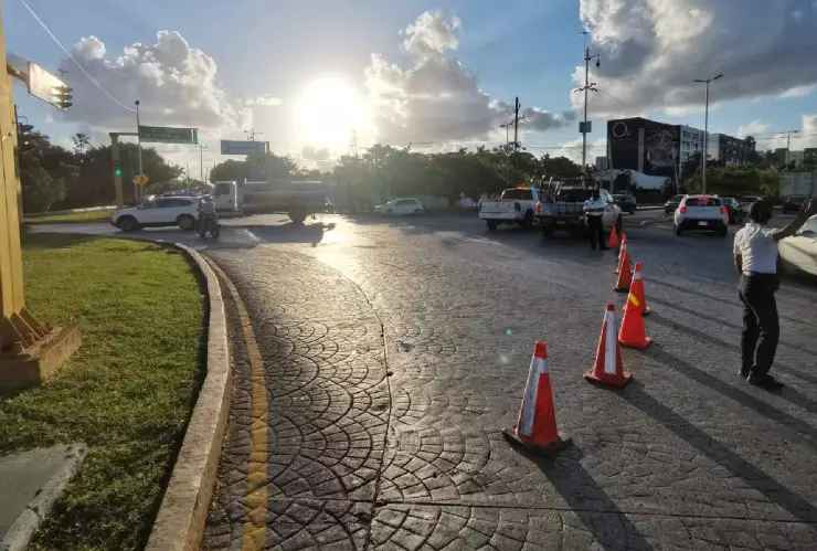 Choque y cierre de carriles en Zona Hotelera causan caos en Cancún