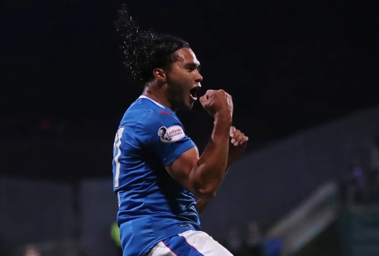 Gullit Peña en Escocia