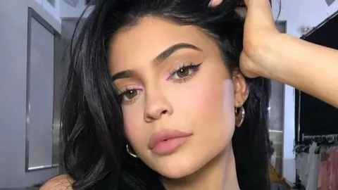 maquillar cejas