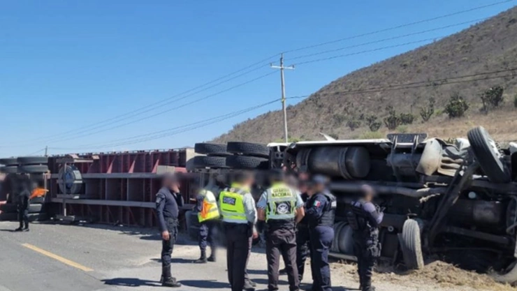 volcadura tráiler tehuacán-orizaba gallinas puebla hoy