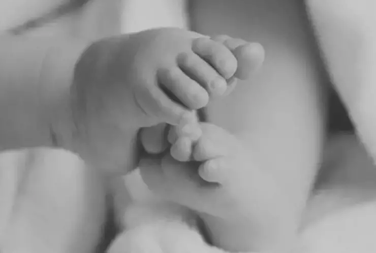 Bebé recién nacida es ABANDONADA en la BASURA; esto se sabe del indignante caso