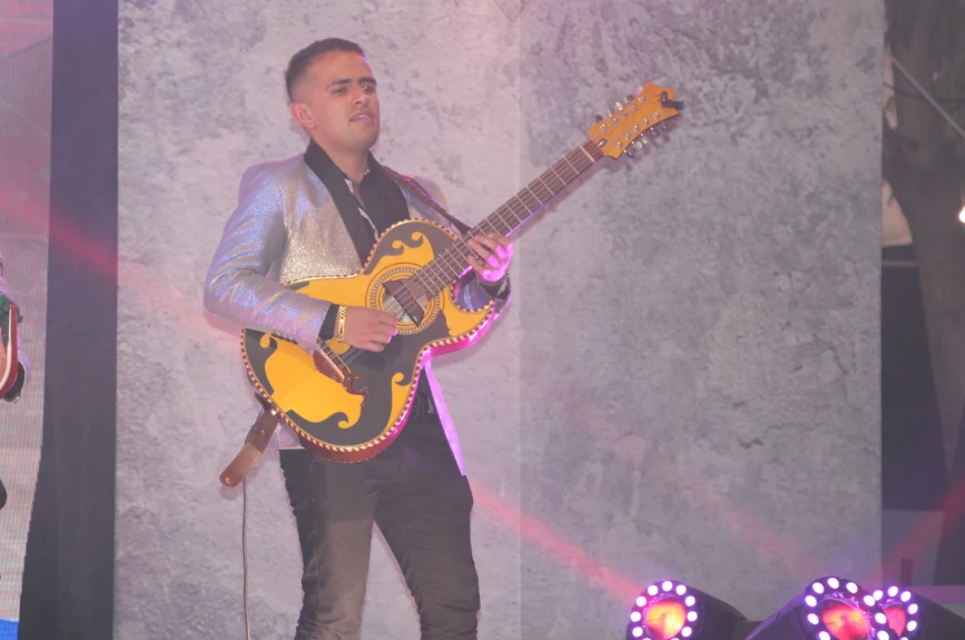 Todos bailamos con la música de Montserrat Fernández