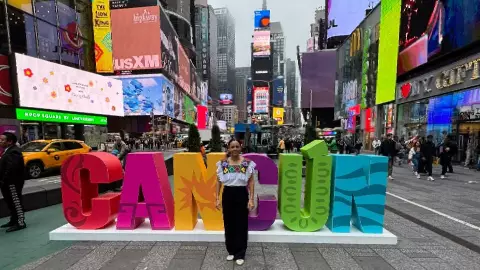 ¡Cancún en NYC! Impulsan el destino con sus letras en Times Square de Nueva York