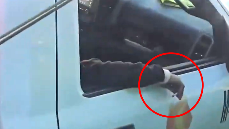 Fumando en pipa de gas.png