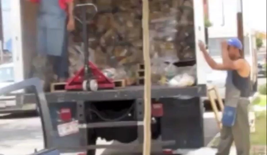 Sorprendieron al candidato a síndico regidor en Aguascalientes por el PRI, cuando descargaban ‘miles’ de despensas en su casa