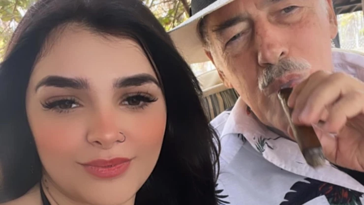 Karely Ruiz y Andres Garcia.