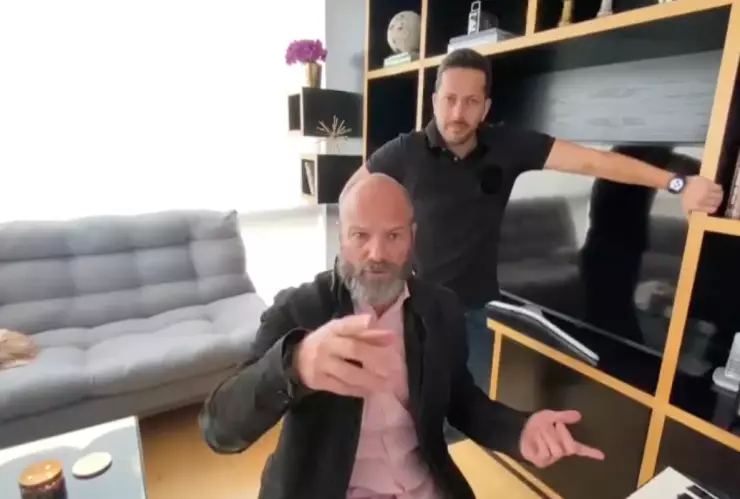 Luis García y Carlos Guerrero buscan a banda de m´úsica.