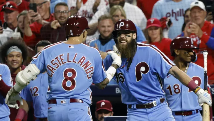 Filis eliminan a Bravos en 4 juegos