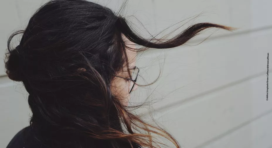 ¿Cuáles son los remedios caseros más baratos para eliminar la caspa del cabello?