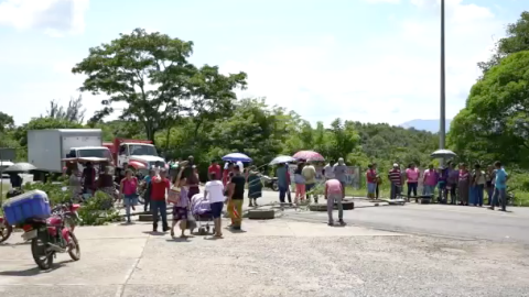 Bloqueo en la carretera Transístmica en Matías romero, Oax.