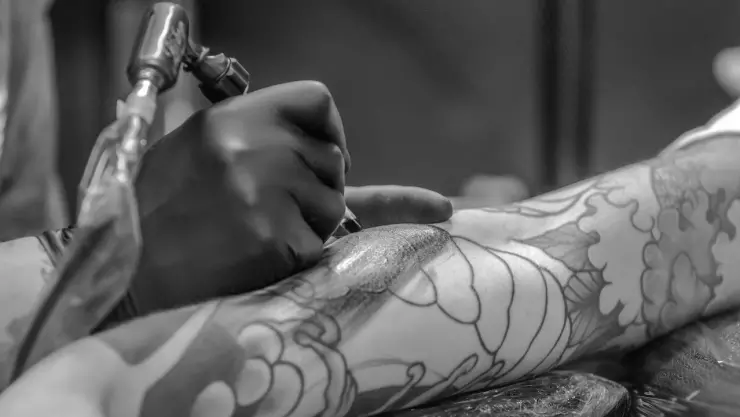 ¿Es posible eliminar los tatuajes de la piel? Esto dice la UNAM