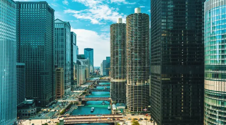 Chicago en Illinois también ofrece puestos para los que manejan el español