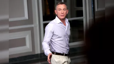 Daniel Craig