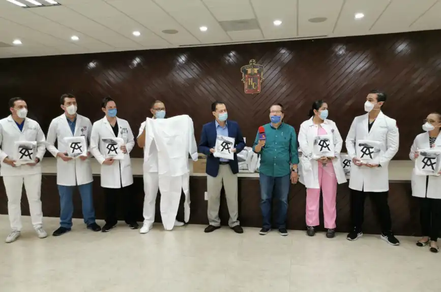 Saúl “Canelo” Álvarez donó decenas de kits a médicos residentes del Hospital Civil de Guadalajara