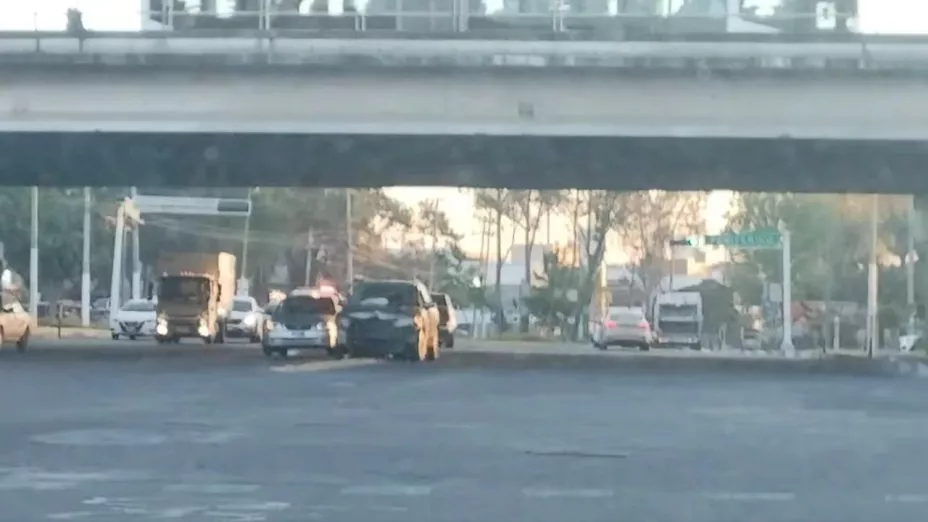 Aparatoso accidente en Periférico detiene la circulación: Choques en Guadalajara HOY 15 de noviembre