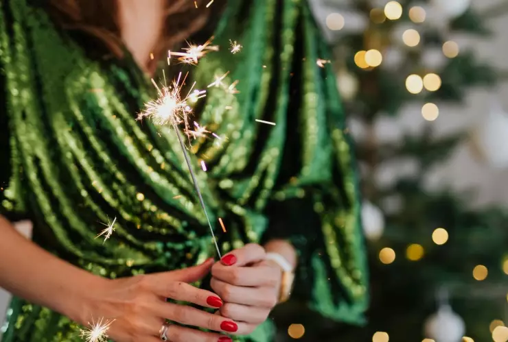 Si quieres estar elegante pero sutil, estas ideas de vestidos te ayudarán a ser furor en la mesa navideña.