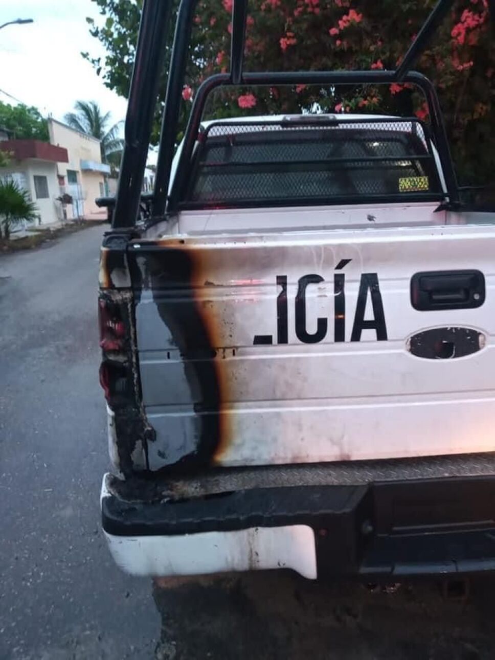 Dos detenidos por incendiar una patrulla en Chetumal