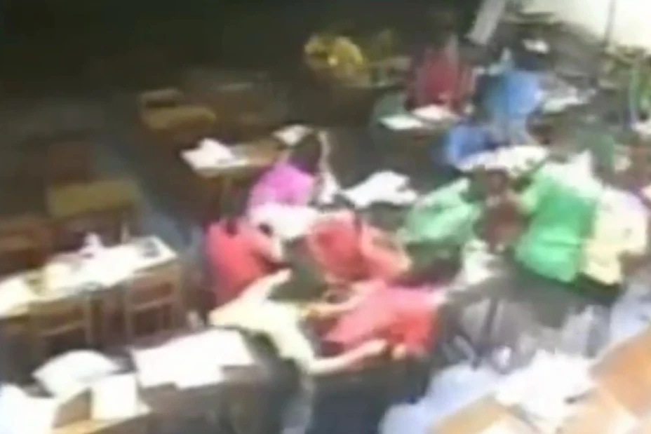 La fuerza del viento arrasó con mobiliario