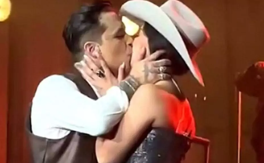 Ángela Aguilar y Christian Nodal comparten su primera foto en Instragam como novios