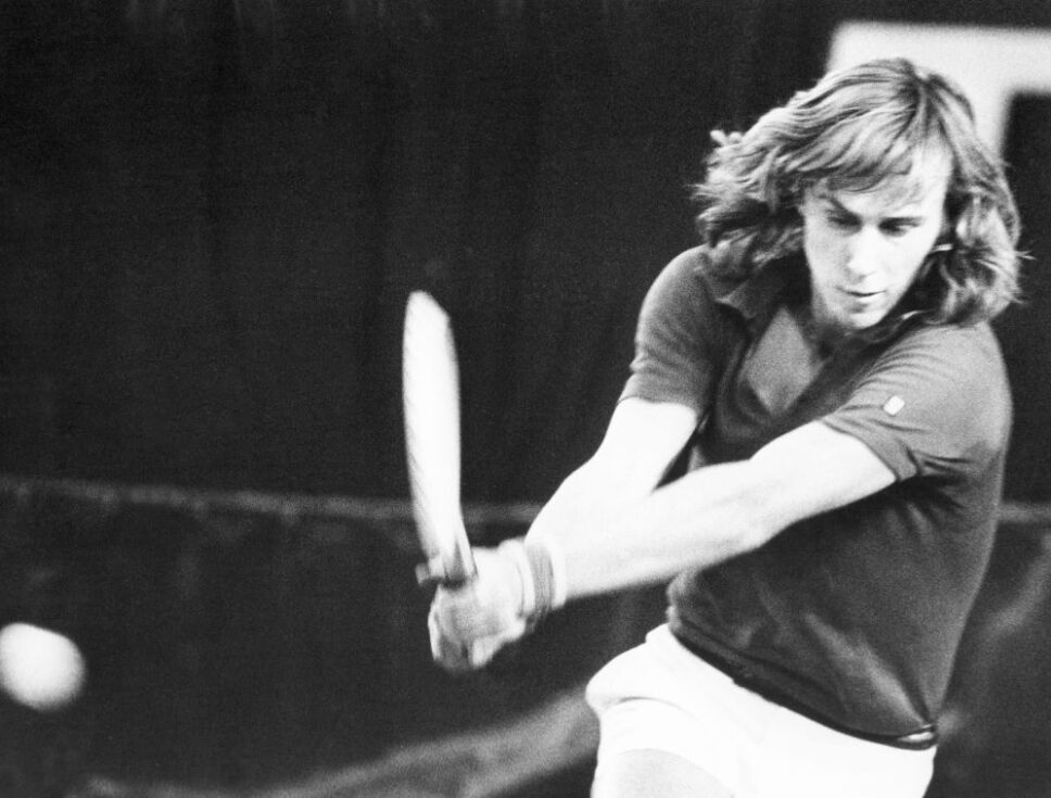 Retirado en 1984, logró ganar tres veces consecutivas el Wimbledon-Roland Garros.