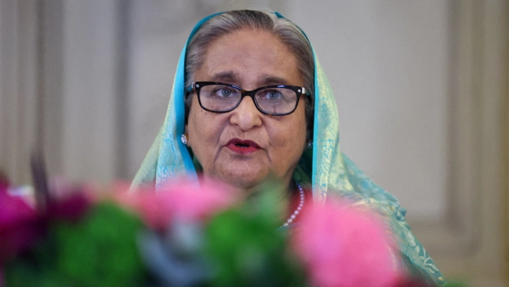 La primera ministra de Bangladesh, Sheikh Hasina, conversa durante su encuentro con el secretario de Relaciones Exteriores británico, David Cameron (no aparece en la foto), en la Conferencia Anual de Seguridad de Múnich, Alemania, el 17 de febrero de 2024.