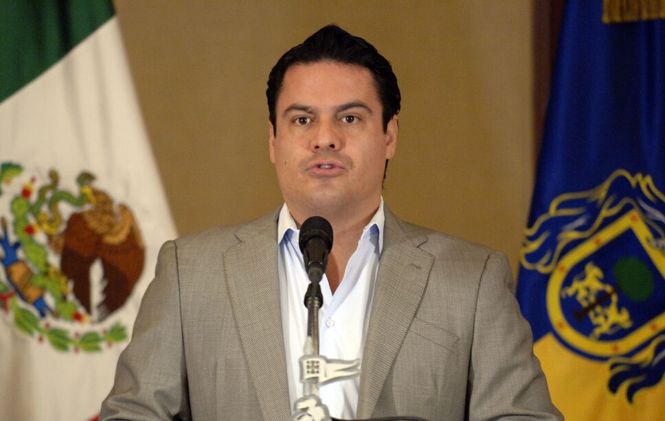 La Fiscalía de Jalisco notificó sobre la detención de Iliana “N”, trabajadora del restaurante bar “Distrito 5” de Puerto Vallarta, donde fue asesinado Aristóteles Sandoval, exgobernador de la entidad.