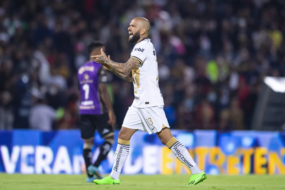 Así fue el debut de Dani Alves con los Pumas