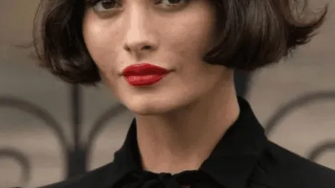 4 cortes de pelo para mujeres que ayudan a disimular las cejas grandes y gruesas