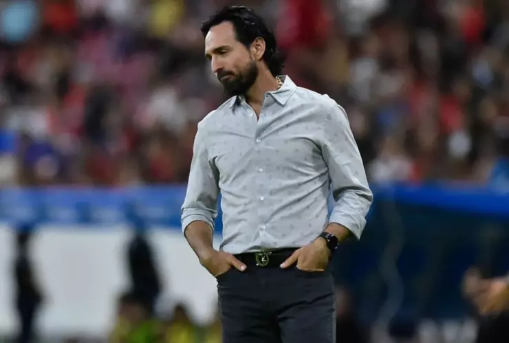 Gerardo Espinoza es despedido de Chivas.