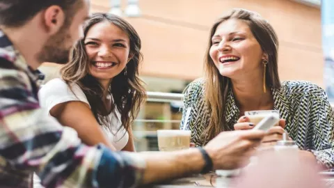 Estudio revela que a los 30 años cuesta trabajo socializar