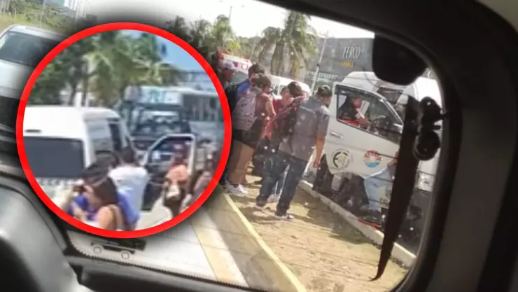 Se reporta fuerte accidente de van de pasajeros en Blvd. Colosio de Cancún HOY 4 de abril.jpg