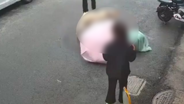 Perro muerde a mujer en China
