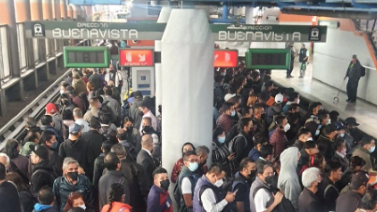 Metro CDMX: Usuarios reportan retrasos y afluencia en Línea B