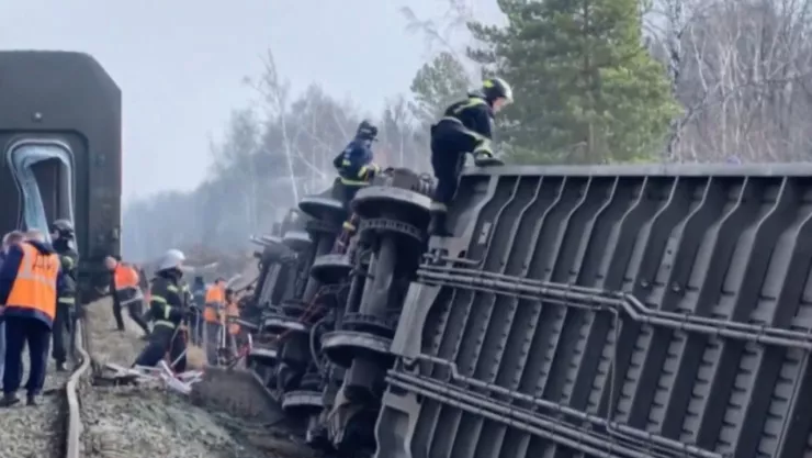 Accidente ferroviario en Rusia deja lesionados tras salida de vagones
