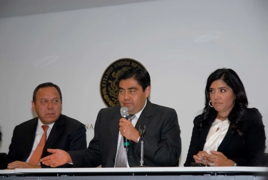 Miguel Barbosa, coordinador parlamentario del PRD en el Senado, dijo que hay temas pendientes por resolver, en la agenda legislativa del país