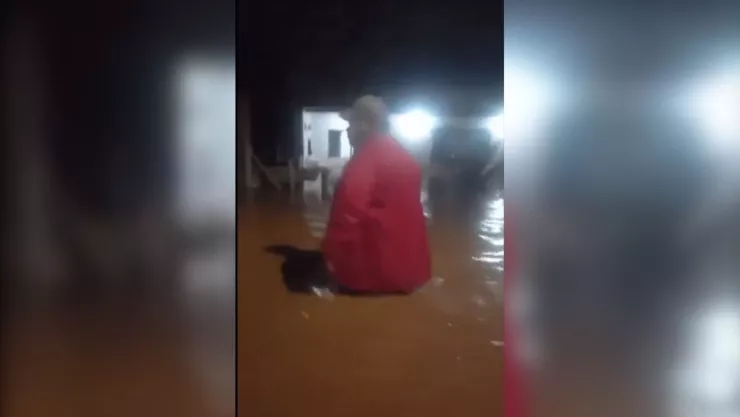 ¡CRISIS GLOBAL! Más de 20 muertos y decenas de desaparecidos tras BRUTAL INUNDACIÓN por desbordamiento de río (VIDEO SENSIBLE).jpg
