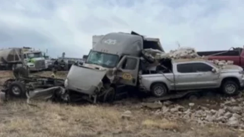 Video: Choque múltiple deja cuatro muertos y 29 heridos