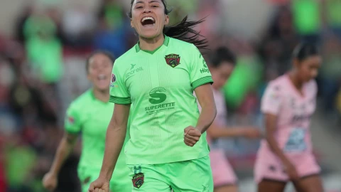 Liliana Mercado festeja gol con Ju&aacute;rez Femenil