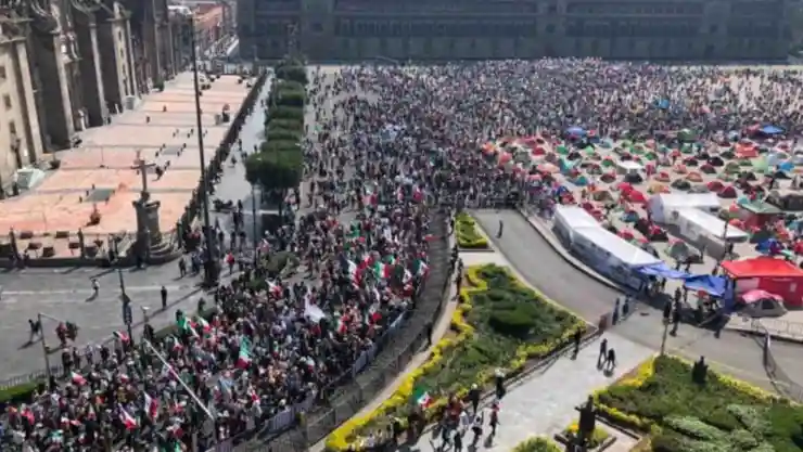 frenaaa-marcha-zocalo-anti-amlo-2.jpg