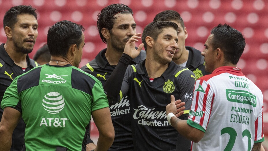 ISAAC BRIZUELA CHIVAS.jpg