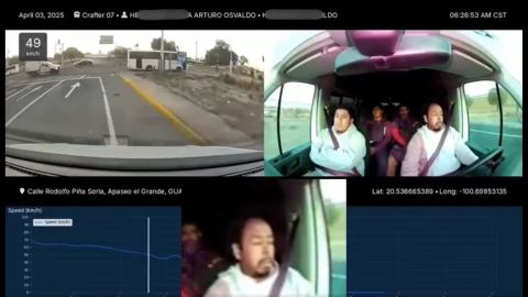 Chofer se queda dormido y provoca choque en Apaseo el Grande; camioneta termina volcada.png