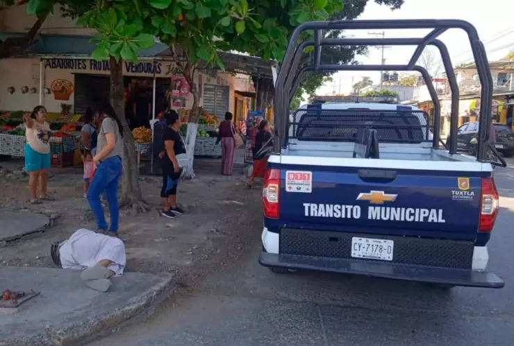 Colectivo atropella a mujer