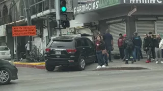 Accidente en calle Madero bloquea carriles y genera operativo de autoridades