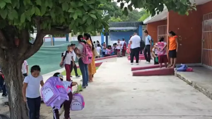 Conato de incendio en primaria de Othón P. Blanco provoca evacuación de alumnos