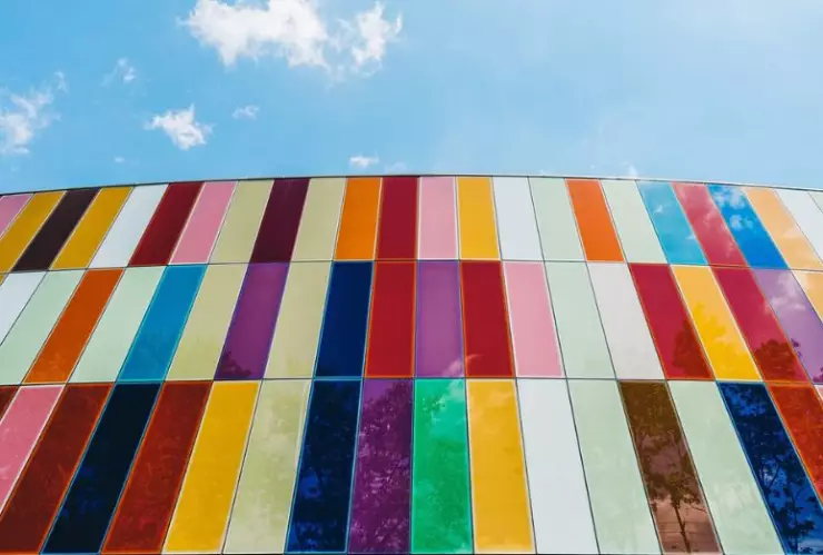 Los 3 colores que usan las personas inteligentes según la IA